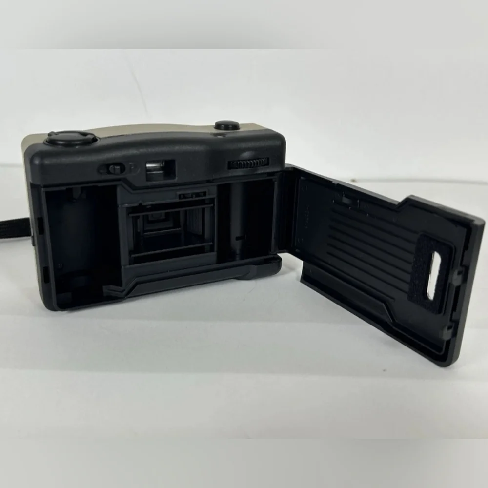 Vivitar Focus Free PN2011 Point and Shoot Film Camera‎